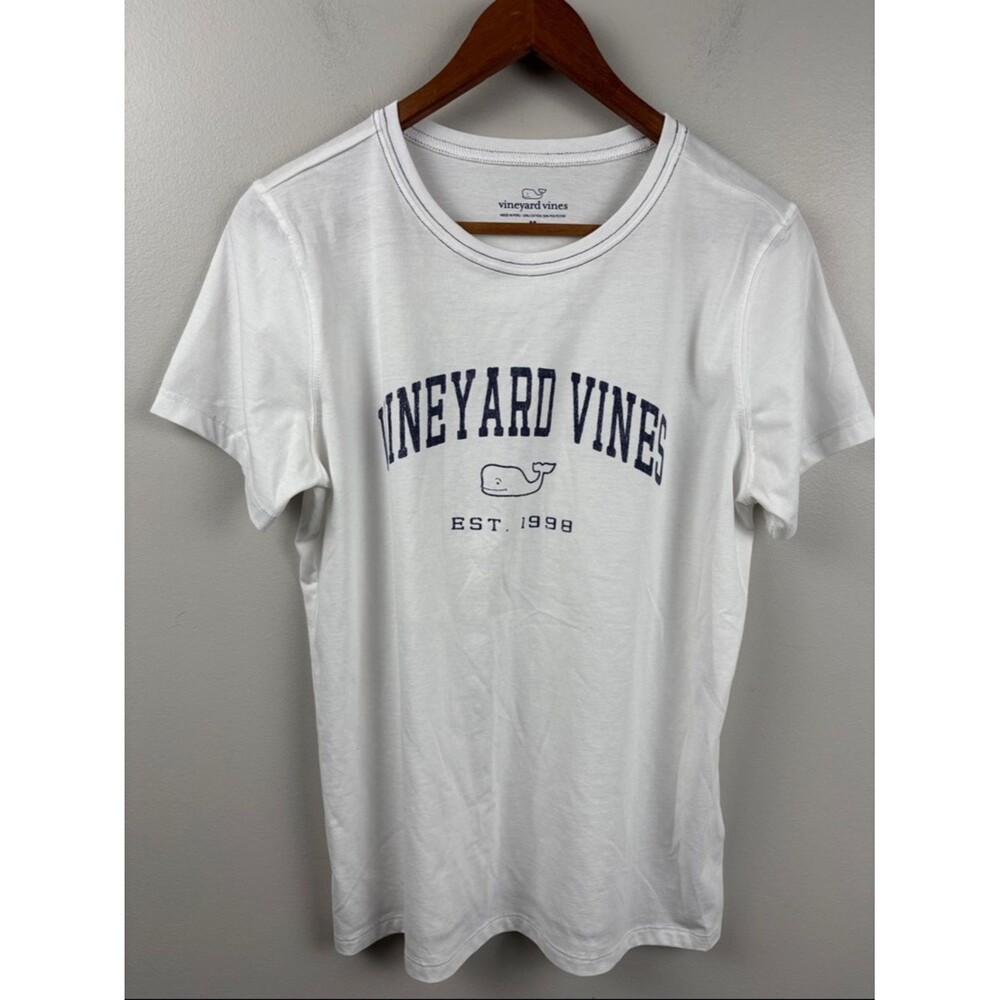Vineyard Vines White Tee with Navy Arch Logo women’s sz medium lightweight